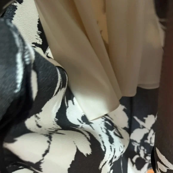 Lauren Ralph Lauren Elegant Black and White Asymmetrical Floral Dress size 10 - Picture 5 of 7